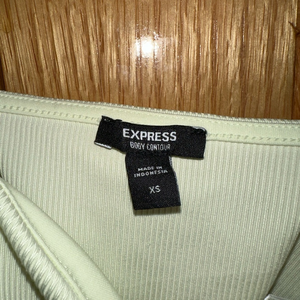 Express Crop Top - Picture 2 of 2